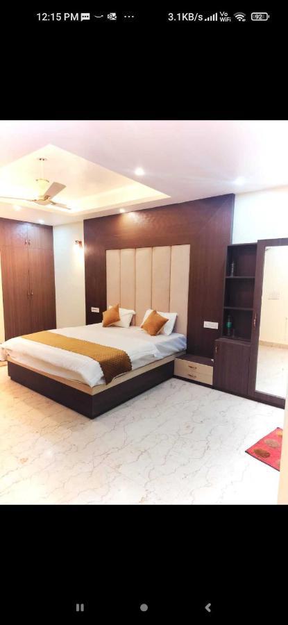 Hotel Oyo White House Noida Exterior foto