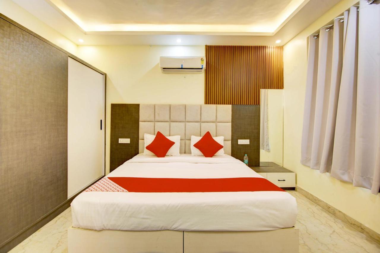 Hotel Oyo White House Noida Exterior foto