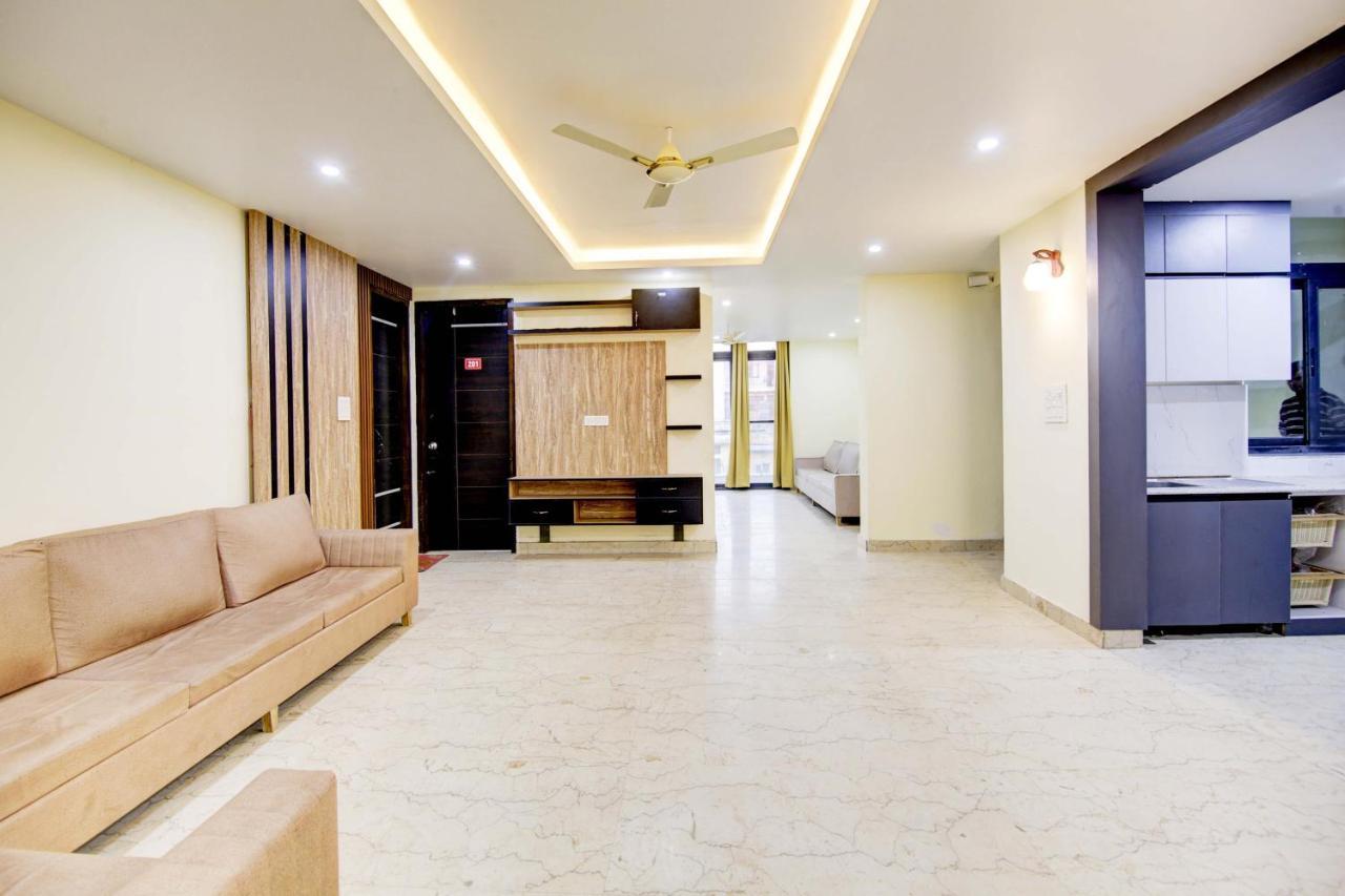 Hotel Oyo White House Noida Exterior foto
