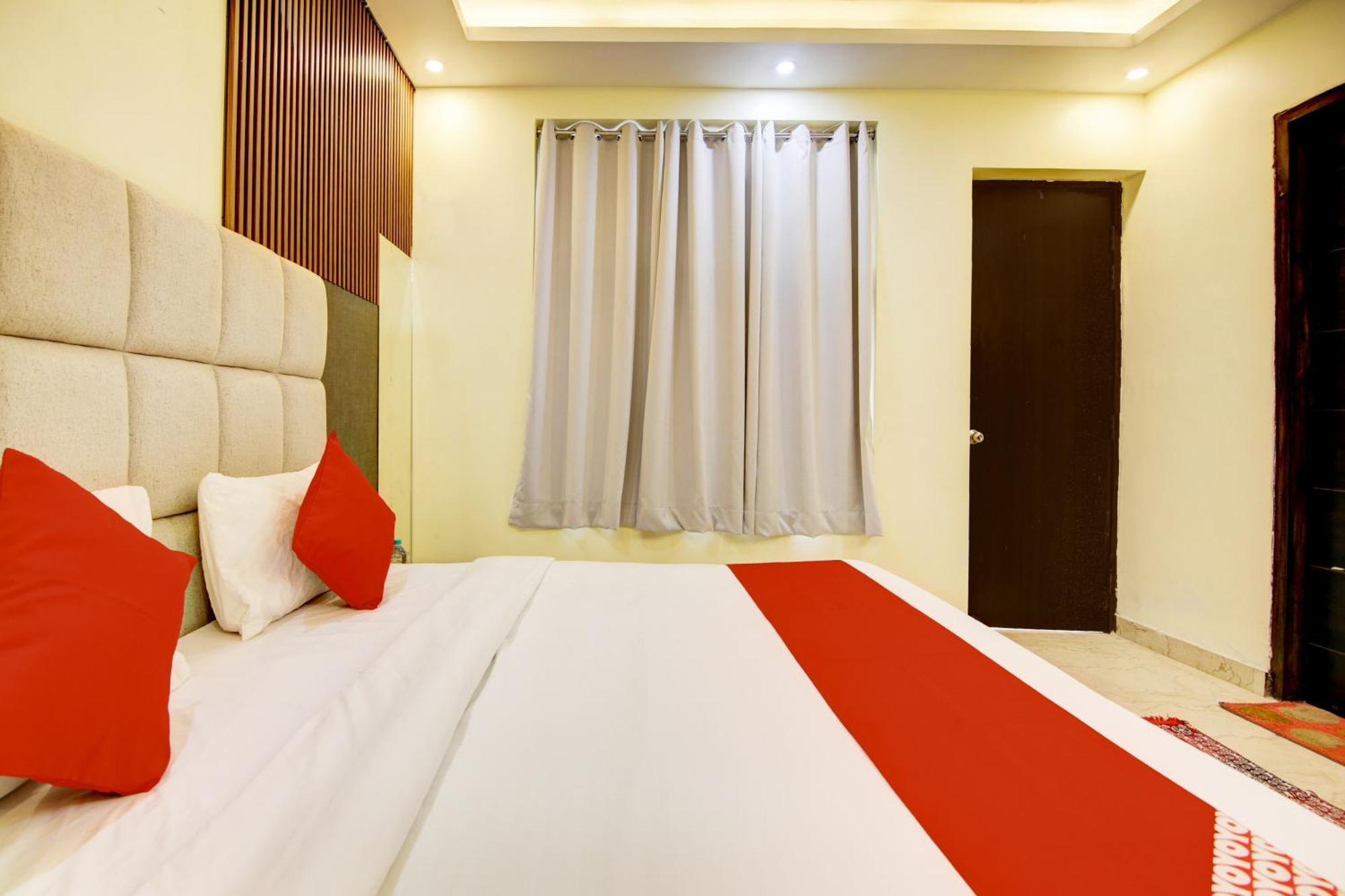 Hotel Oyo White House Noida Exterior foto